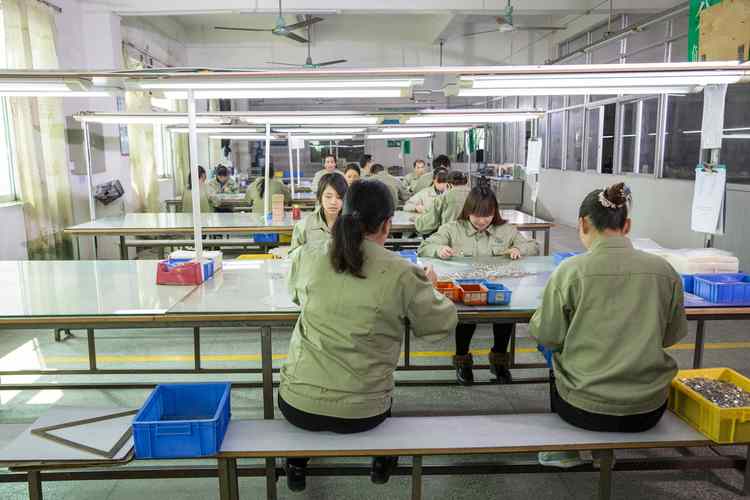 馮惠花,公司經營范圍包括:銷售電子產品及通信設備,